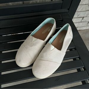 TOMS Avalon Light Gray Linen Canvas Slip On Sneakers 
Size W11